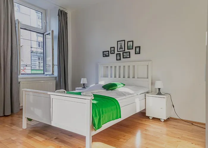 Comfortable 3br Aprt, Next To Belvedere, Ideal For Long
