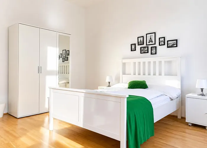 Comfortable 3br Aprt, Next To Belvedere, Ideal For Long