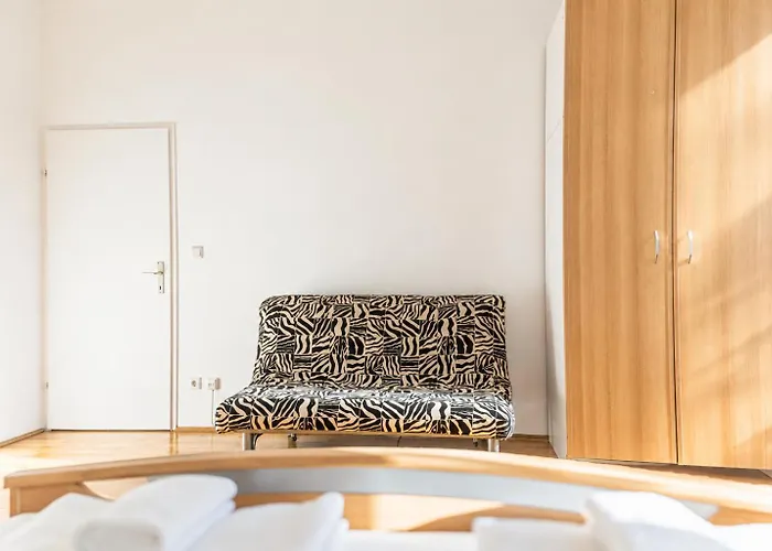 Comfortable 3br Aprt, Next To Belvedere, Ideal For Long Daire *