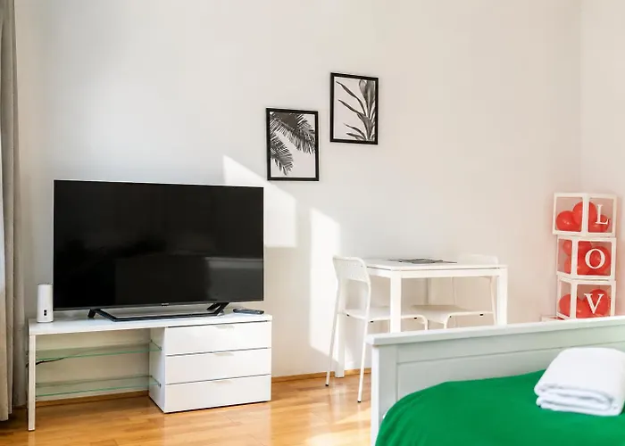 Comfortable 3br Aprt, Next To Belvedere, Ideal For Long Daire *